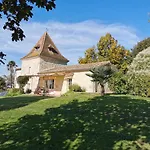 Les De Peyrouton: Le Pigeonnier Et La Borde *