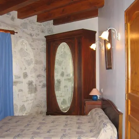 Feriehus Les De Peyrouton: Le Pigeonnier Et La Borde *