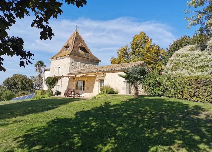Les De Peyrouton: Le Pigeonnier Et La Borde *