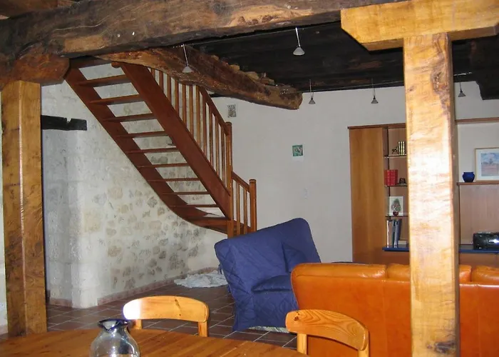 Ferienhaus Les De Peyrouton: Le Pigeonnier Et La Borde *