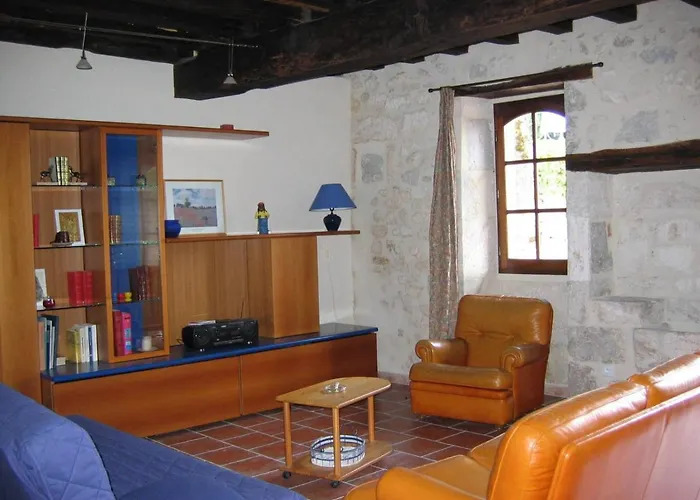 Ferienhaus Les De Peyrouton: Le Pigeonnier Et La Borde *