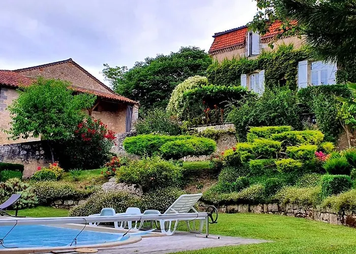 Ferienhaus Les De Peyrouton: Le Pigeonnier Et La Borde *