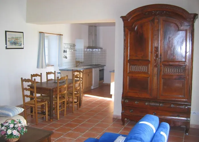 Les De Peyrouton: Le Pigeonnier Et La Borde Castéra-Lectourois